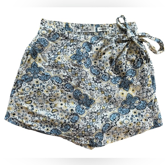 Hollister Pants - NWT Hollister Paisley Skort